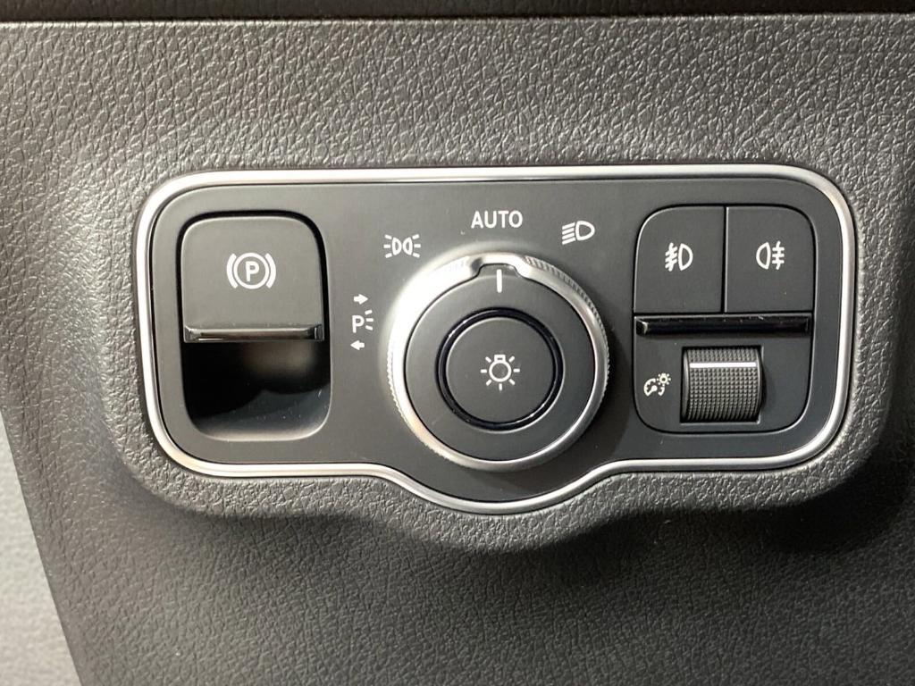 new 2025 Mercedes-Benz GLB 250 car, priced at $48,645