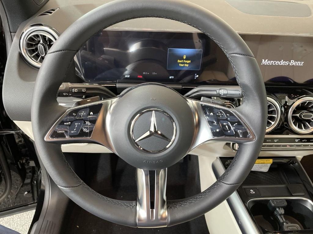 new 2025 Mercedes-Benz GLA 250 car, priced at $44,460