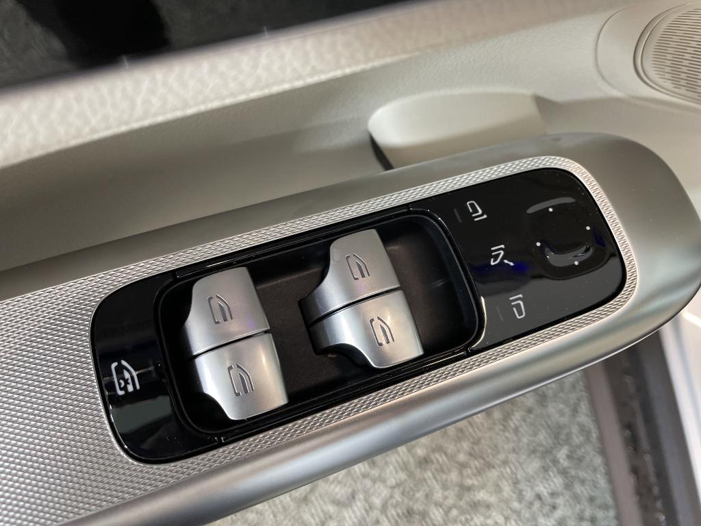 new 2025 Mercedes-Benz GLC 300 car, priced at $53,285