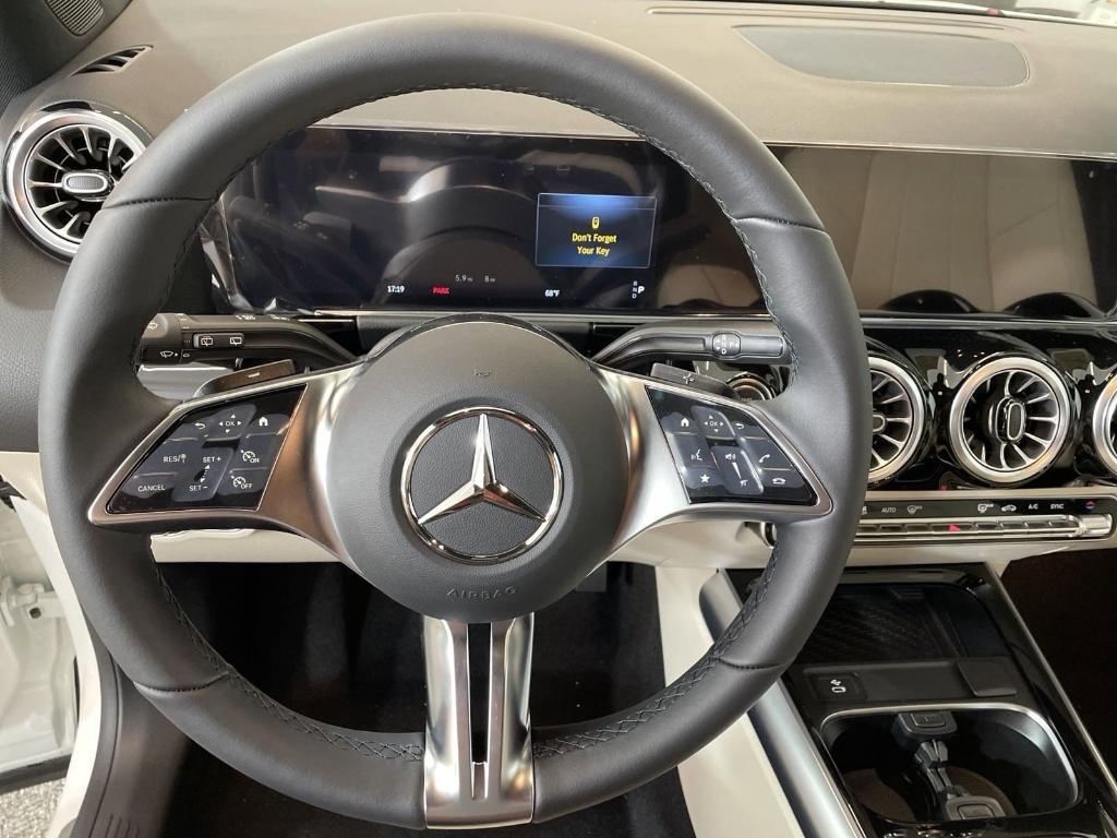 new 2025 Mercedes-Benz GLA 250 car, priced at $44,345