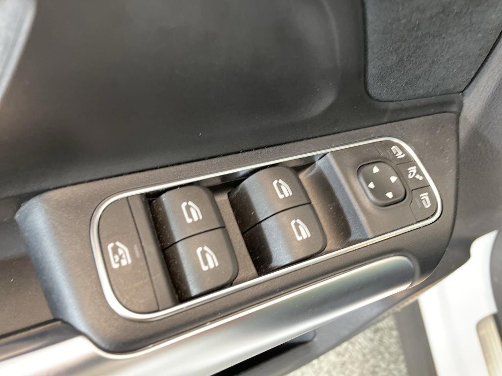 new 2025 Mercedes-Benz GLA 250 car, priced at $52,205