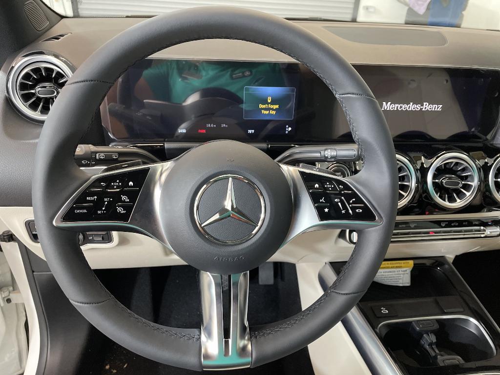 new 2025 Mercedes-Benz GLA 250 car, priced at $45,845