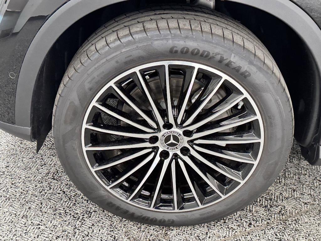 new 2025 Mercedes-Benz GLC 300 car, priced at $54,535