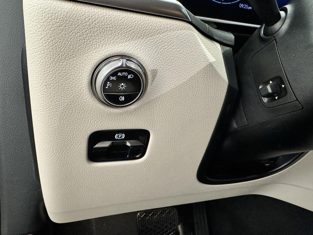 new 2025 Mercedes-Benz GLC 300 car, priced at $55,715