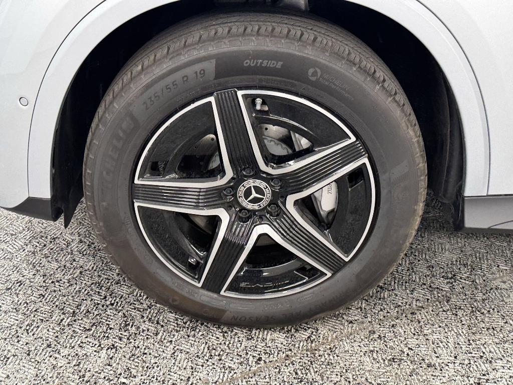new 2025 Mercedes-Benz GLC 300 car, priced at $55,285