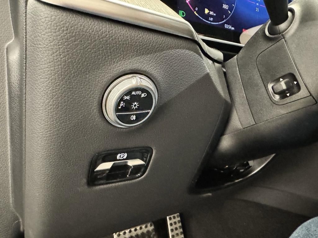 new 2025 Mercedes-Benz GLC 300 car, priced at $55,285