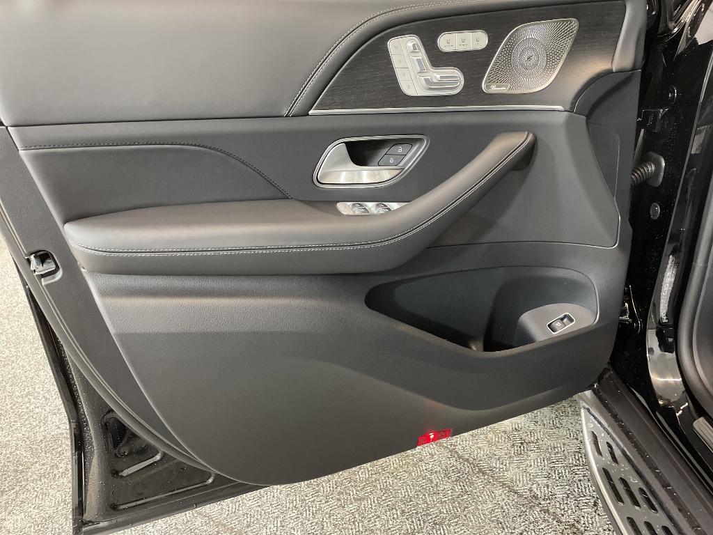 new 2025 Mercedes-Benz GLS 450 car, priced at $104,320