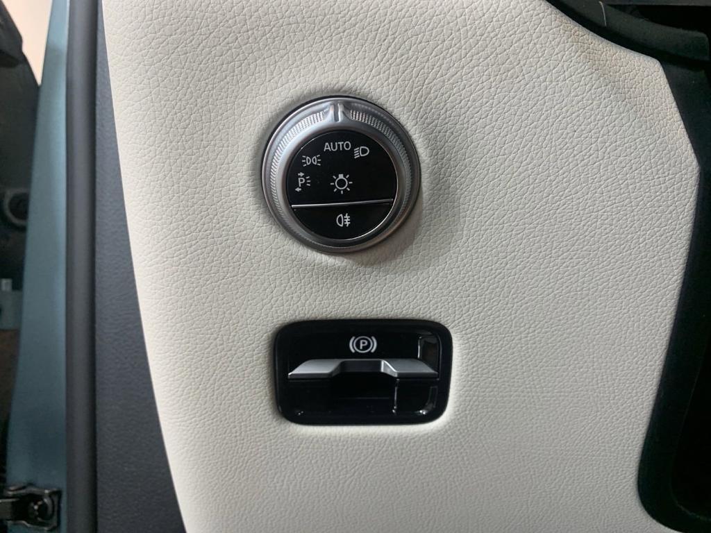new 2025 Mercedes-Benz GLC 300 car, priced at $54,065