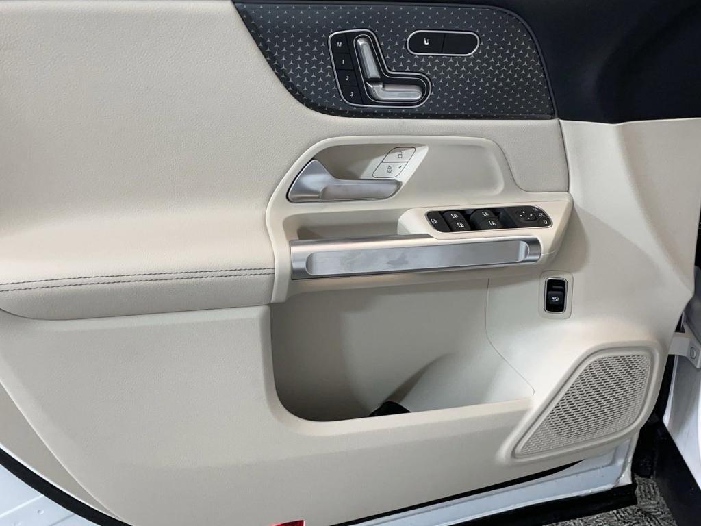 new 2025 Mercedes-Benz GLB 250 car, priced at $47,145