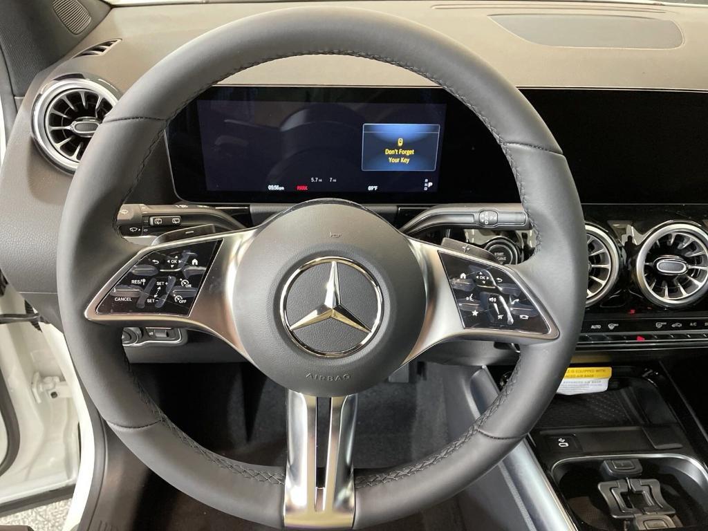 new 2025 Mercedes-Benz GLA 250 car, priced at $44,610