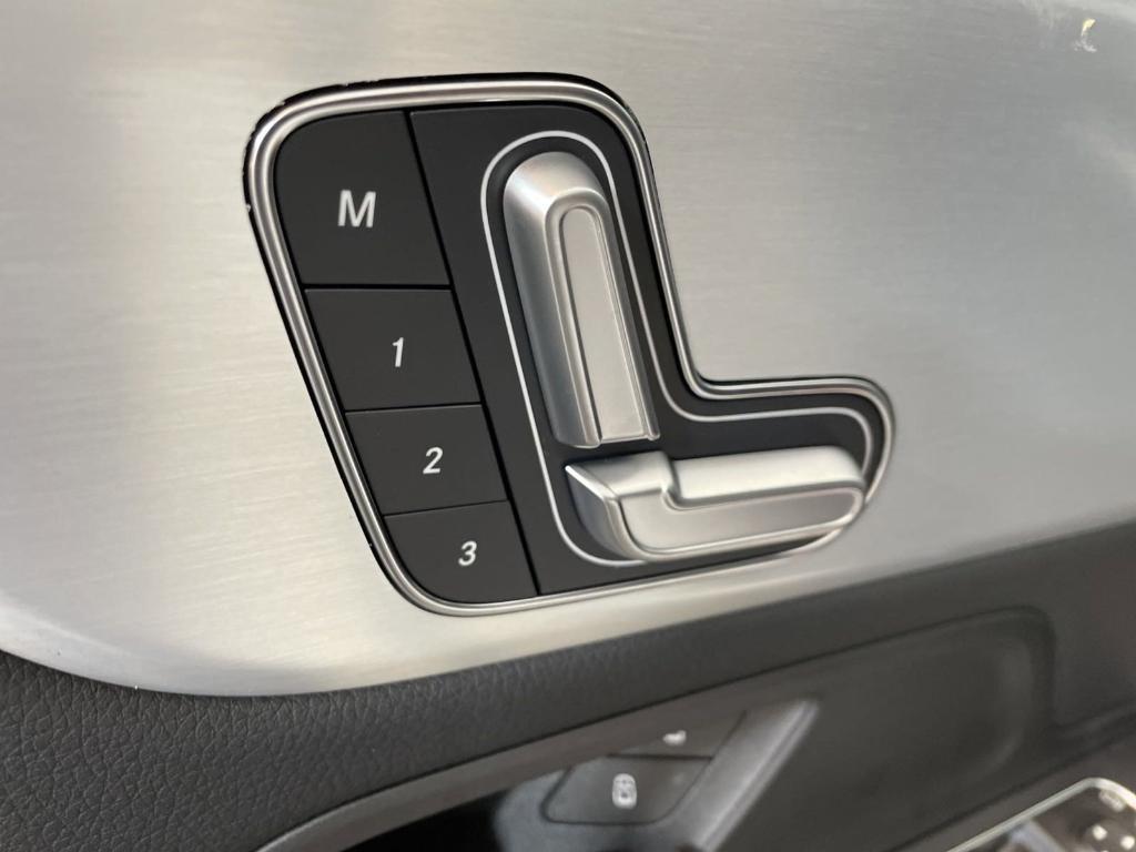 new 2025 Mercedes-Benz GLA 250 car, priced at $44,610