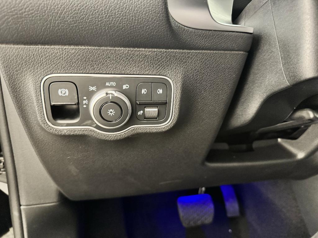 new 2025 Mercedes-Benz GLB 250 car, priced at $47,145