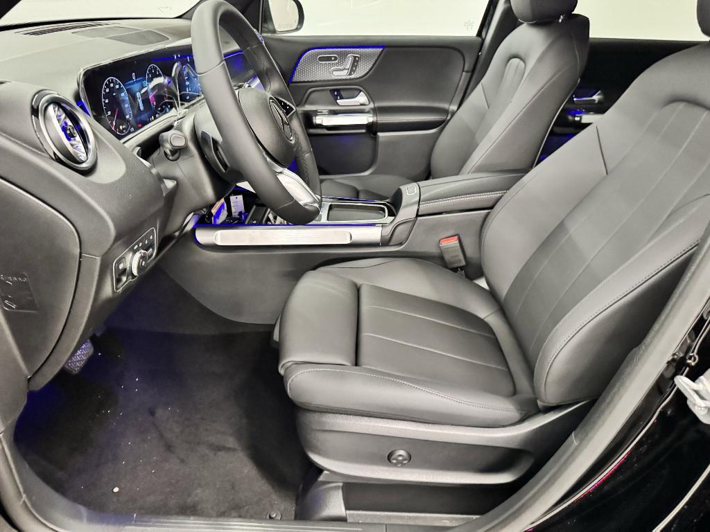 new 2025 Mercedes-Benz GLB 250 car, priced at $47,145