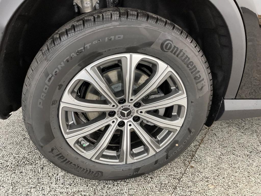 new 2025 Mercedes-Benz GLC 300 car, priced at $56,485