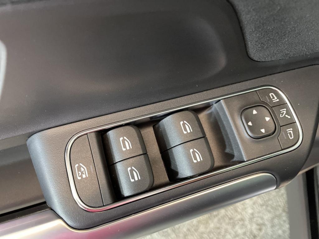 new 2025 Mercedes-Benz GLA 250 car, priced at $53,175