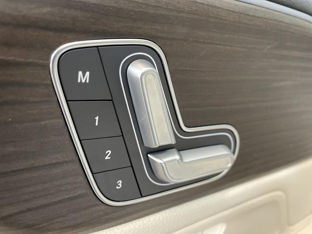 new 2025 Mercedes-Benz GLA 250 car, priced at $45,635