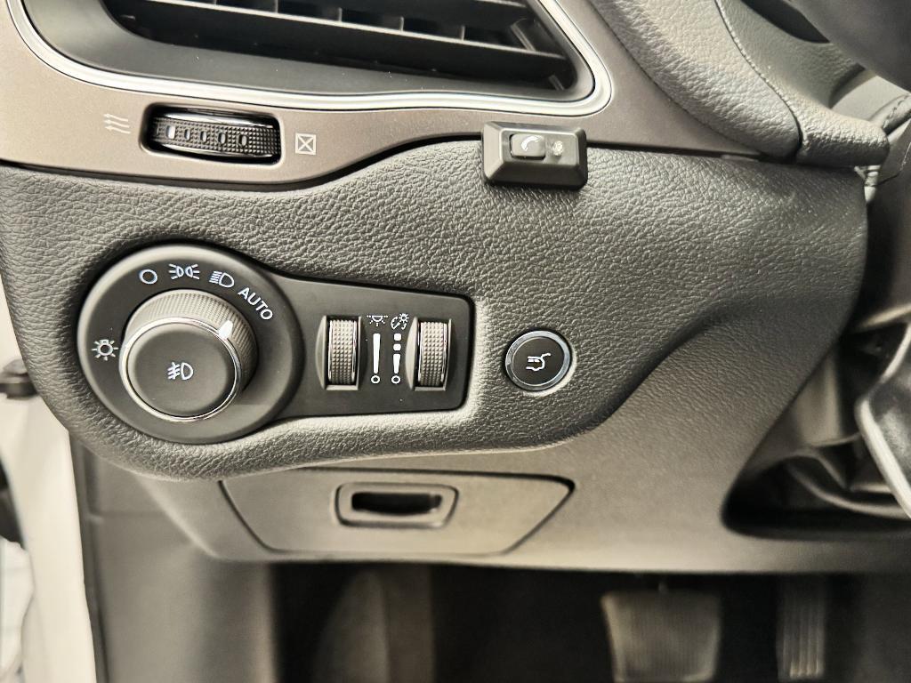 used 2022 Jeep Cherokee car, priced at $19,999