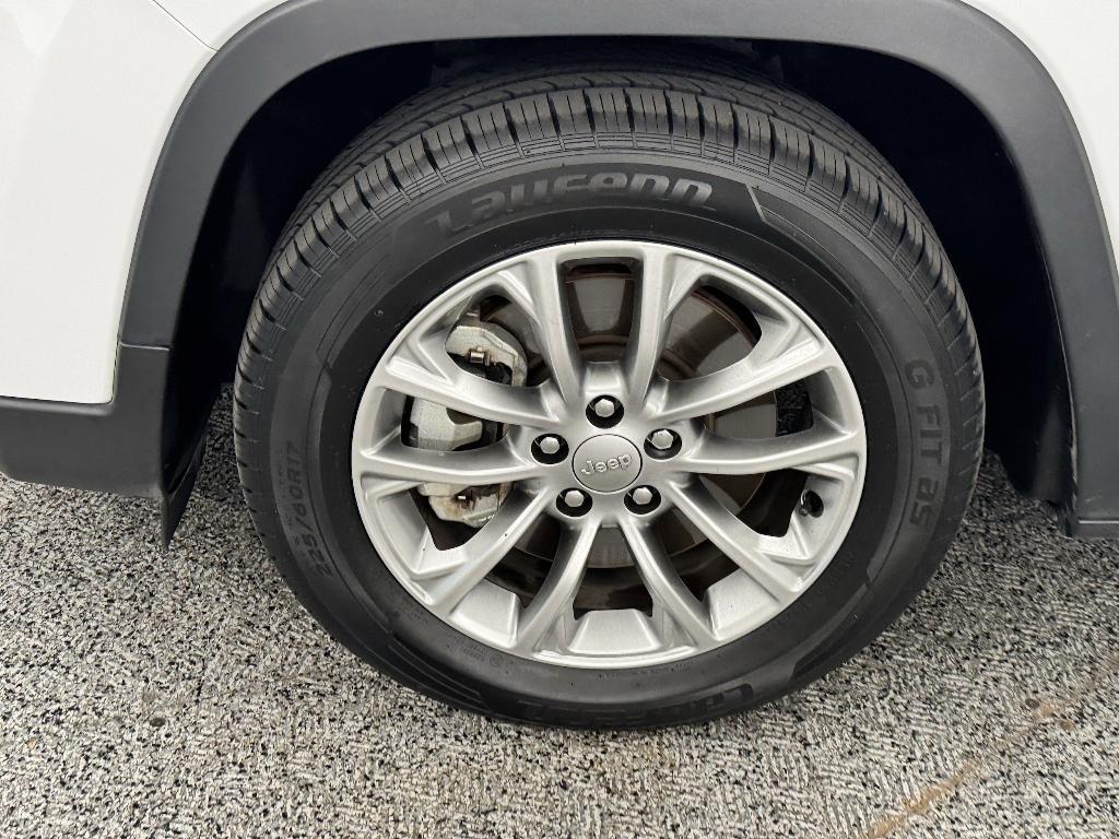 used 2022 Jeep Cherokee car, priced at $19,999