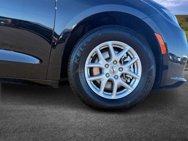 used 2024 Chrysler Pacifica car, priced at $28,995