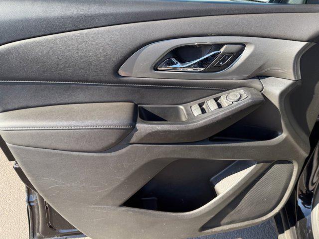 used 2023 Chevrolet Traverse car, priced at $26,995