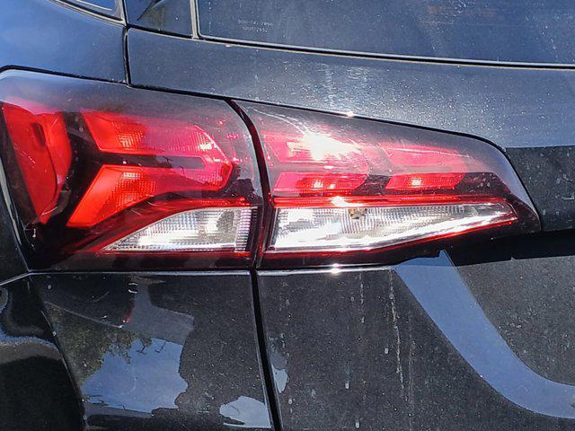used 2024 Chevrolet Equinox car, priced at $21,888