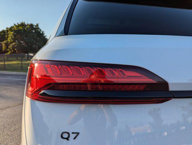 new 2025 Audi Q7 car, priced at $77,800