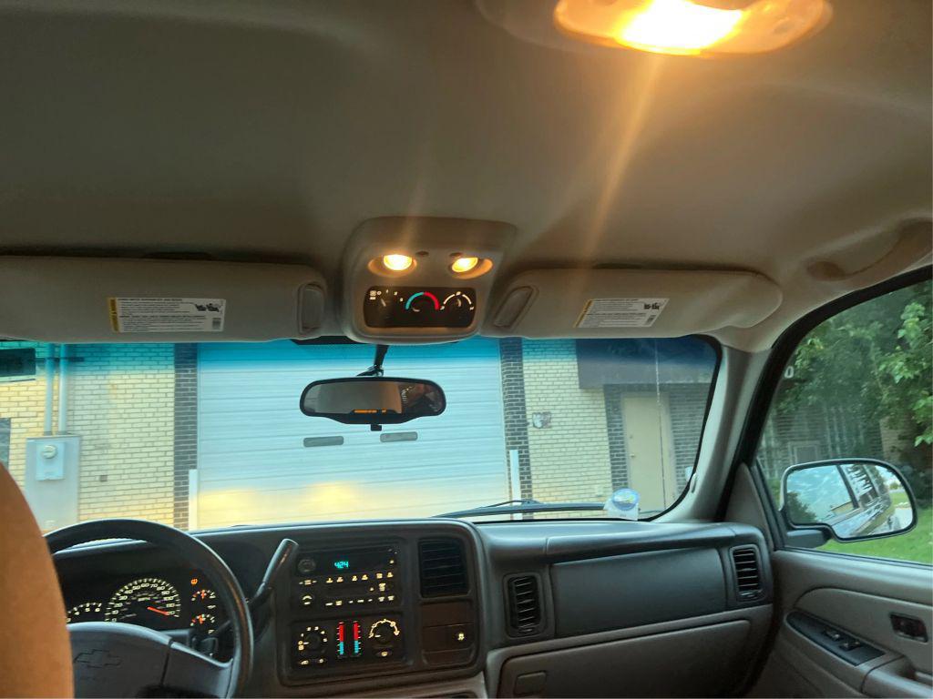 used 2005 Chevrolet Suburban car, priced at $4,999