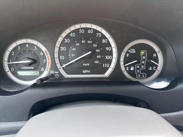 used 2004 Toyota Sienna car, priced at $3,500