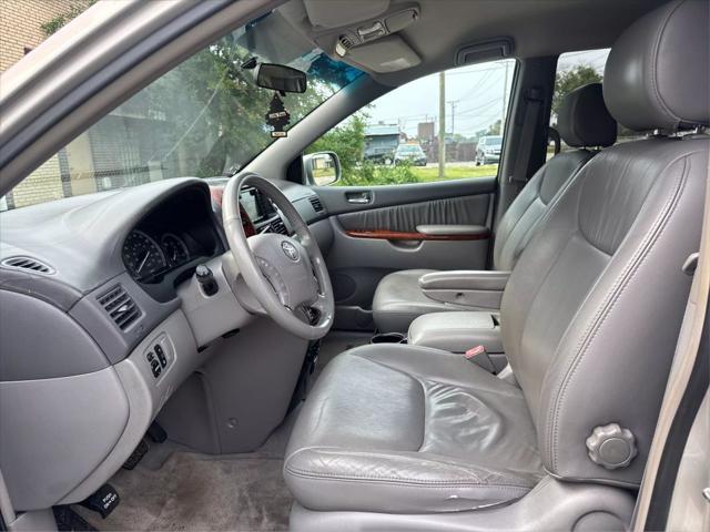 used 2004 Toyota Sienna car, priced at $3,500