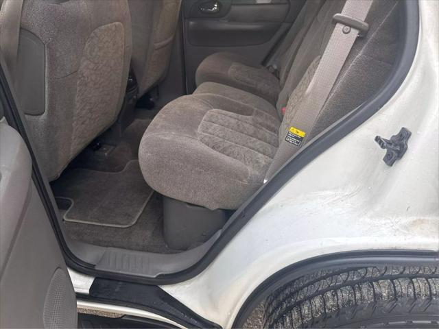 used 2004 GMC Envoy car, priced at $4,500
