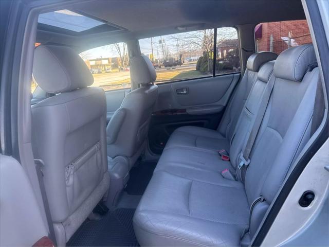 used 2005 Toyota Highlander car, priced at $4,500