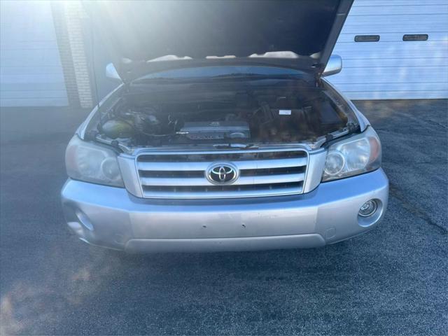 used 2005 Toyota Highlander car, priced at $4,500