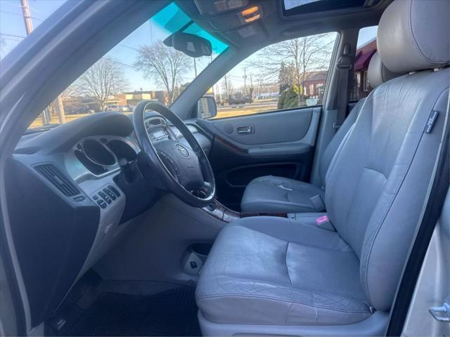 used 2005 Toyota Highlander car, priced at $4,500