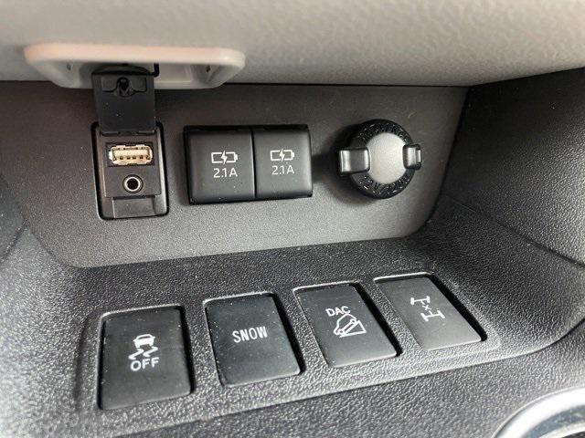 used 2018 Toyota Highlander car, priced at $20,918