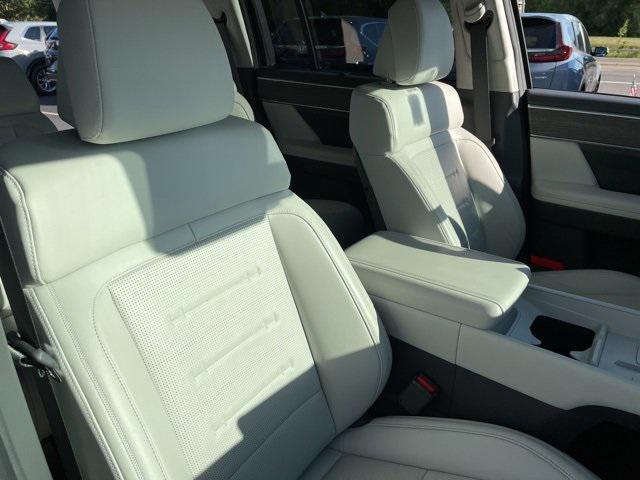 used 2024 Hyundai SANTA FE HEV car, priced at $40,995