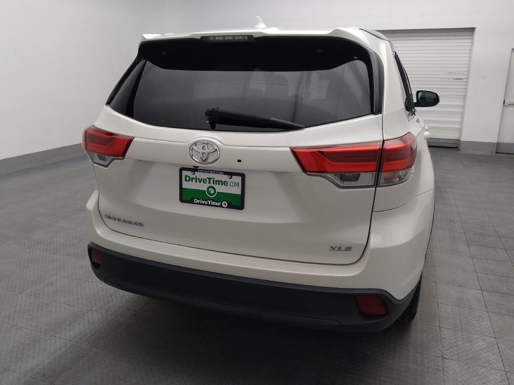 used 2018 Toyota Highlander car, priced at $25,395