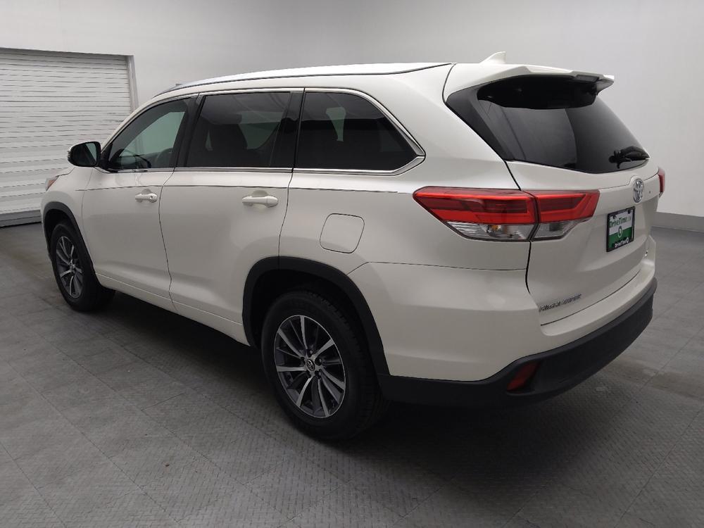 used 2018 Toyota Highlander car, priced at $25,395