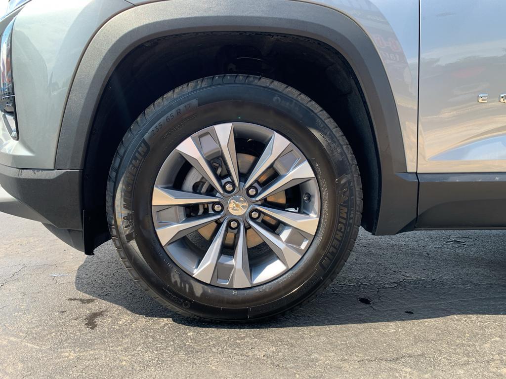 used 2025 Chevrolet Equinox car, priced at $32,636