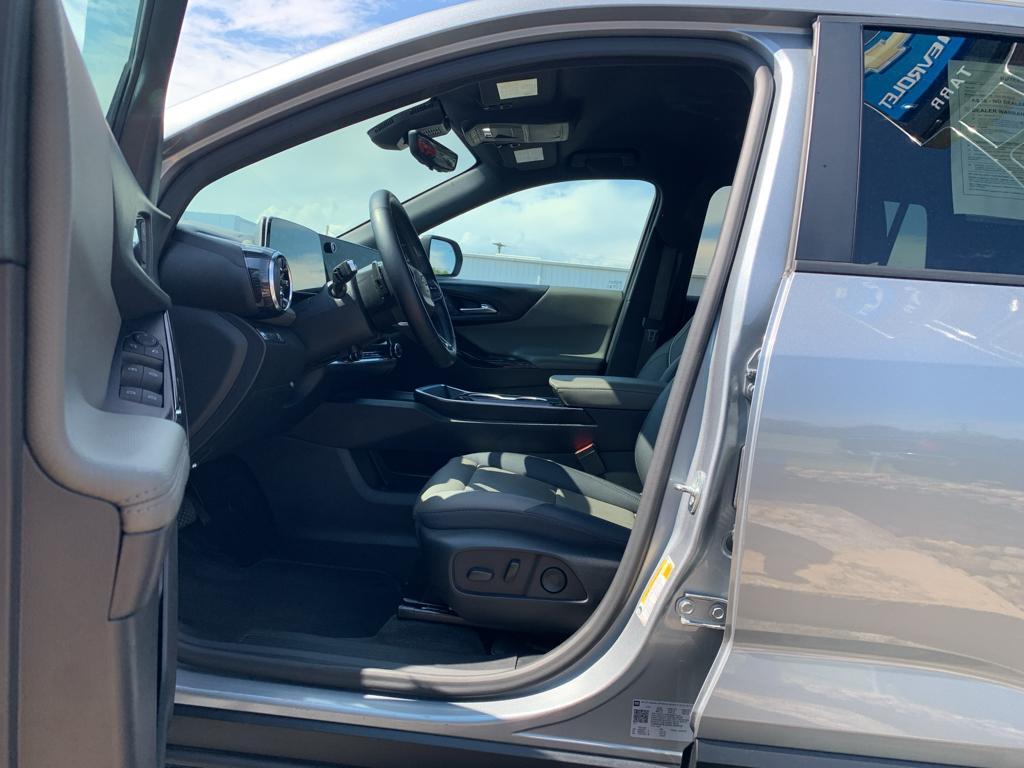 used 2025 Chevrolet Equinox car, priced at $32,636