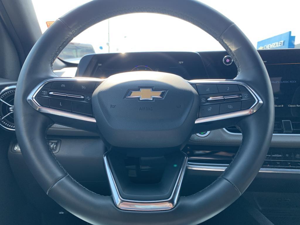 used 2025 Chevrolet Equinox car, priced at $32,636