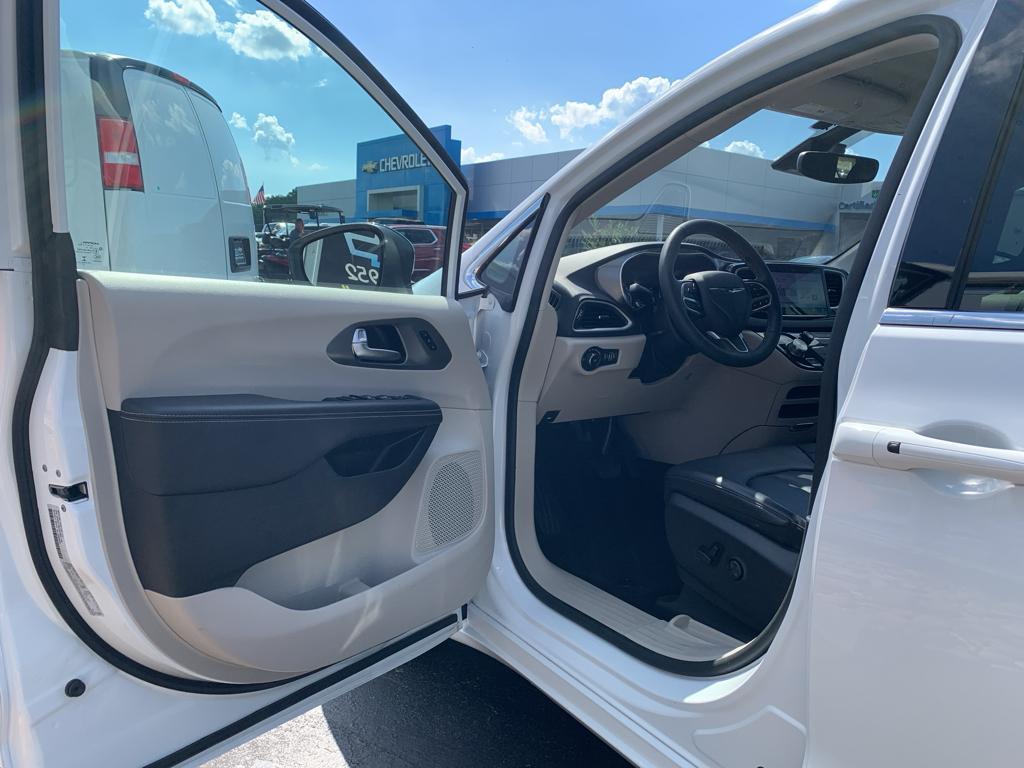 used 2023 Chrysler Pacifica car, priced at $27,122