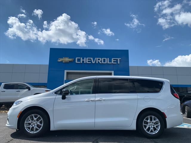 used 2023 Chrysler Pacifica car, priced at $28,776