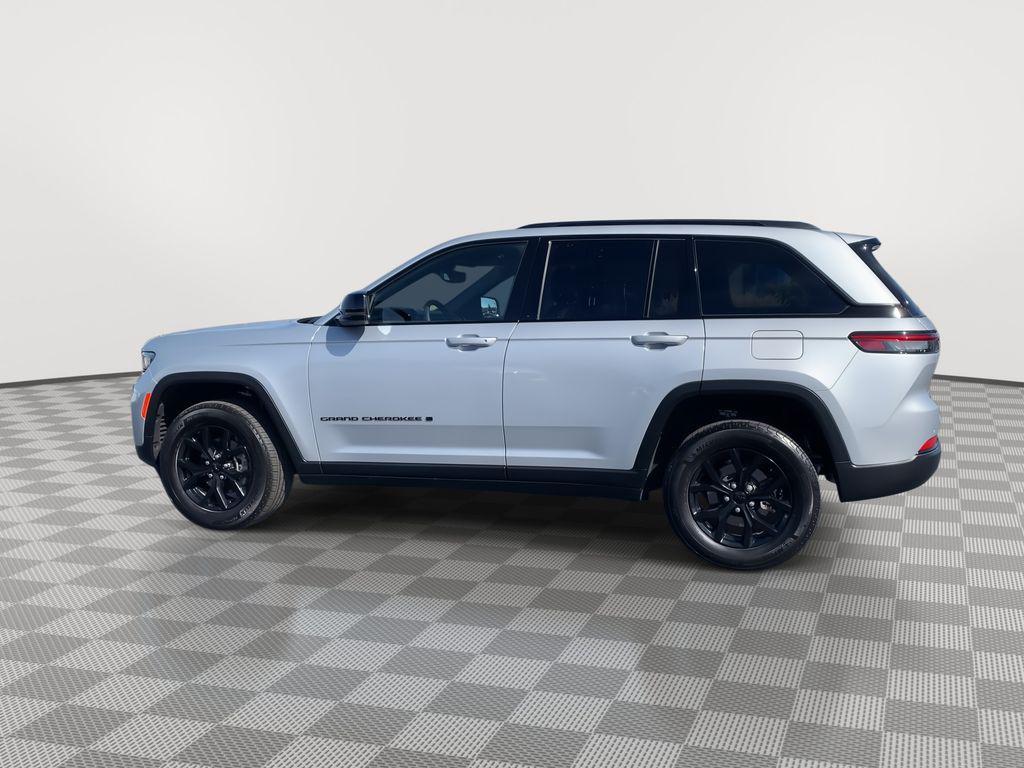 used 2024 Jeep Grand Cherokee car, priced at $35,926