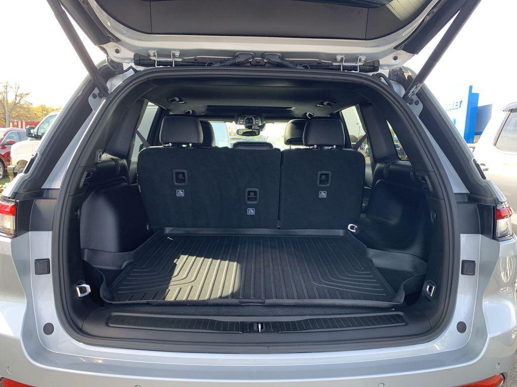 used 2024 Jeep Grand Cherokee car, priced at $35,926