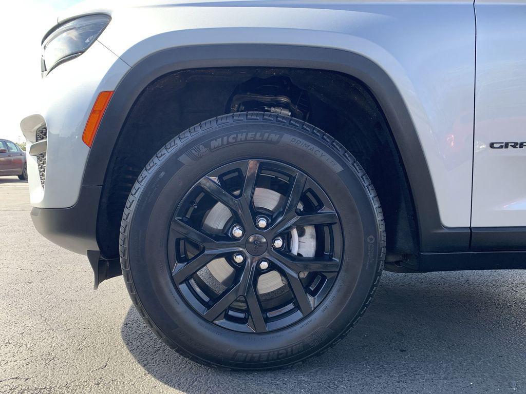 used 2024 Jeep Grand Cherokee car, priced at $35,926