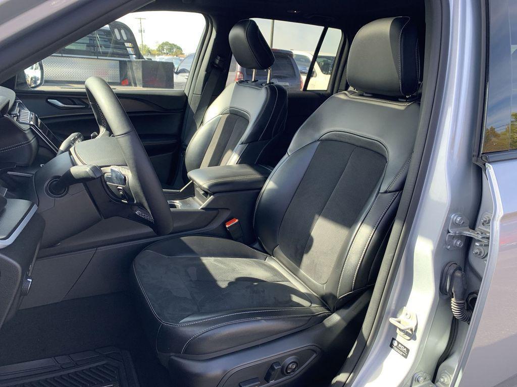 used 2024 Jeep Grand Cherokee car, priced at $35,926