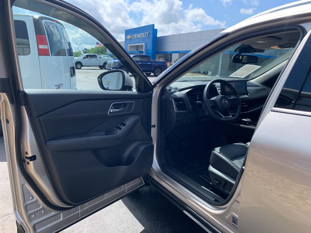 used 2024 Nissan Rogue car, priced at $33,550