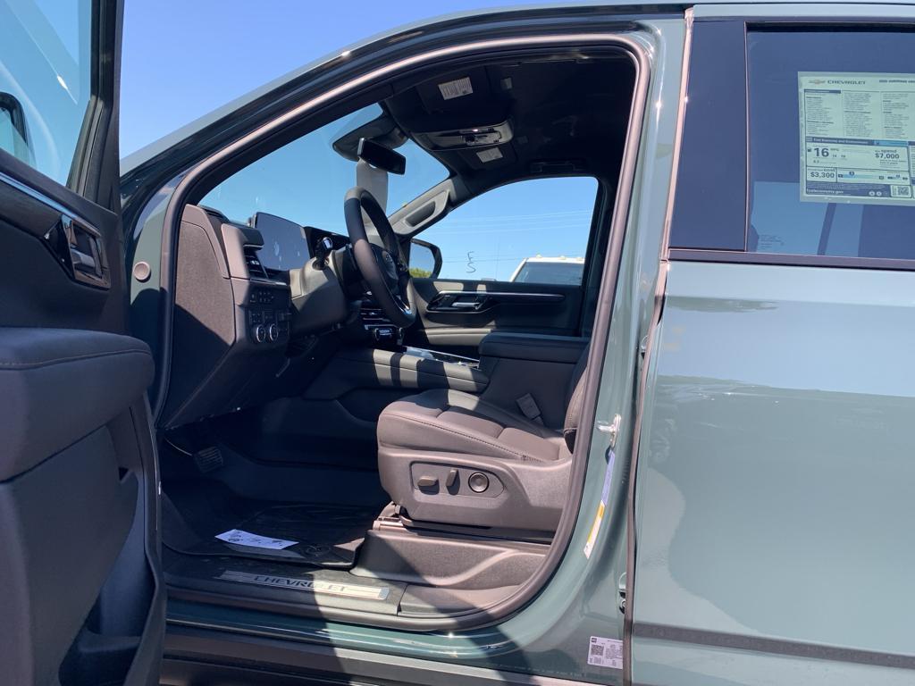 new 2025 Chevrolet Suburban car, priced at $79,679