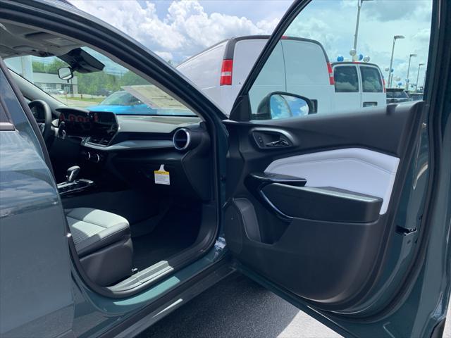 new 2025 Chevrolet Trax car, priced at $25,385