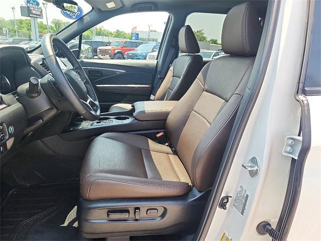 used 2025 Honda Passport car, priced at $38,887
